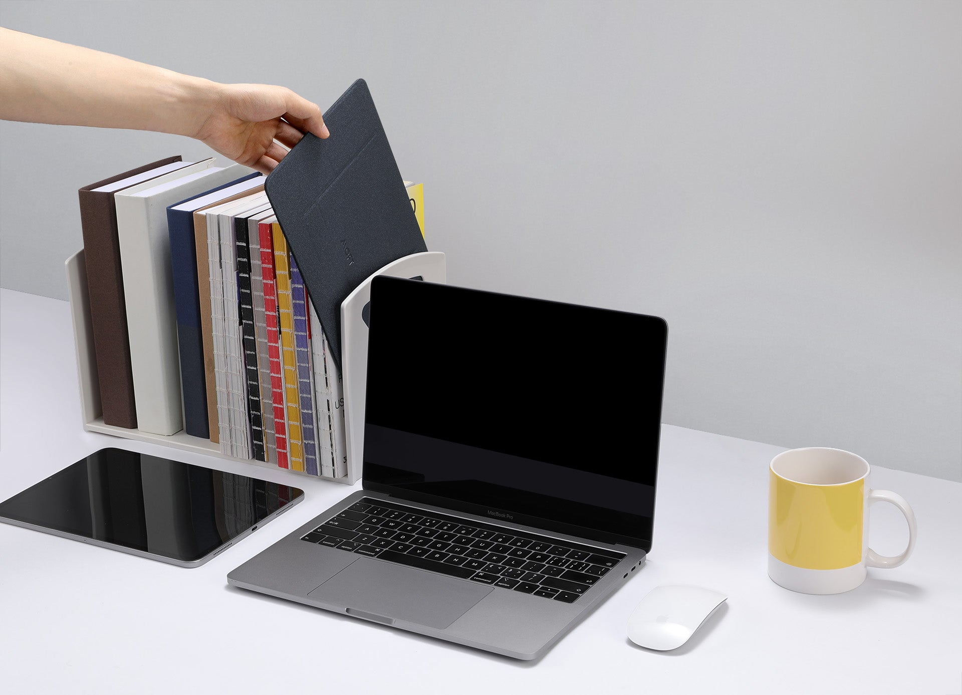 Moft Laptop Stand | Non- Adhesive Version Size 11.6"-16" - ALAMAT