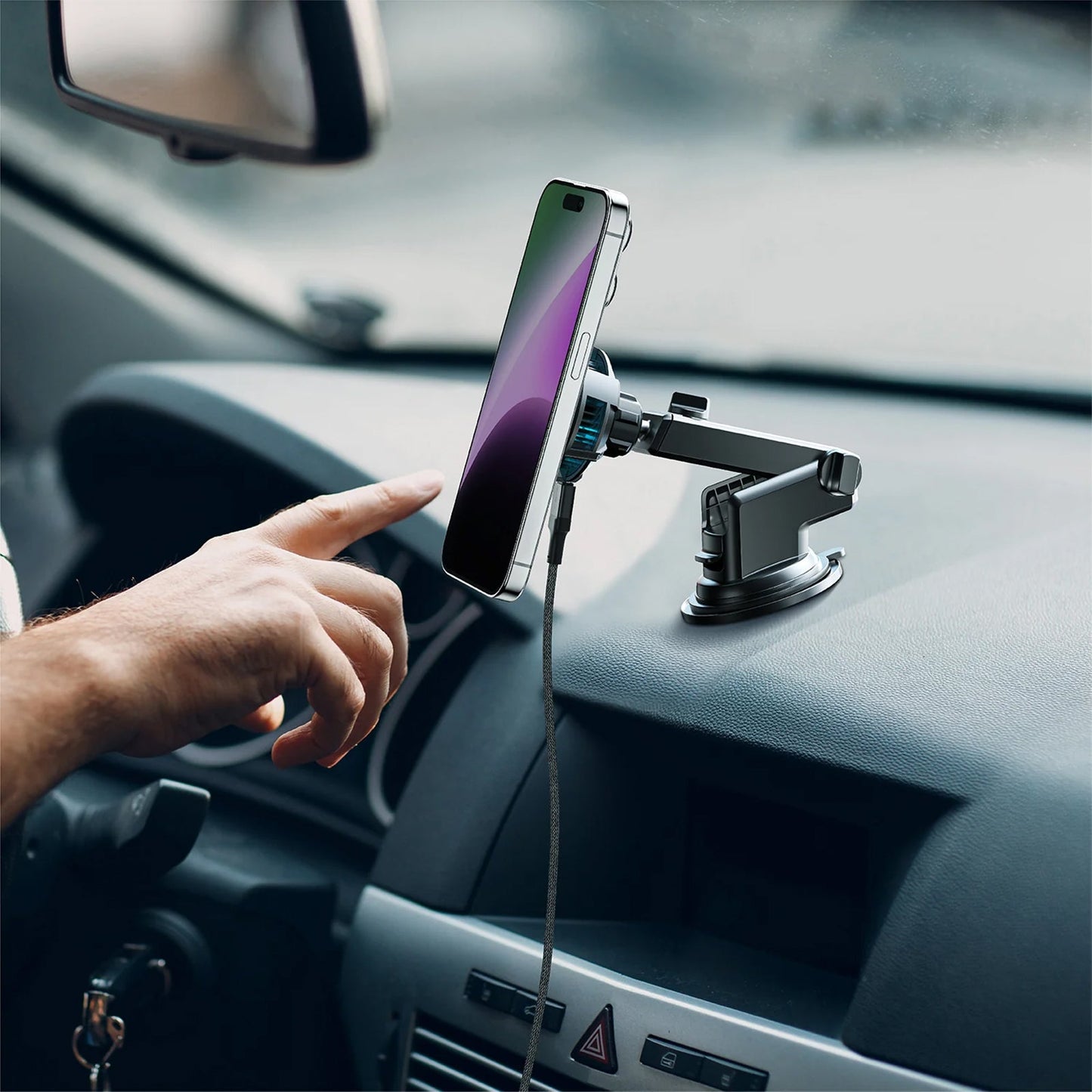 AMAZING THING THERMO-COOLING MAG 15W CAR MOUNT WITH 1.2M USB-C TO USB-C CABLE - ALAMAT