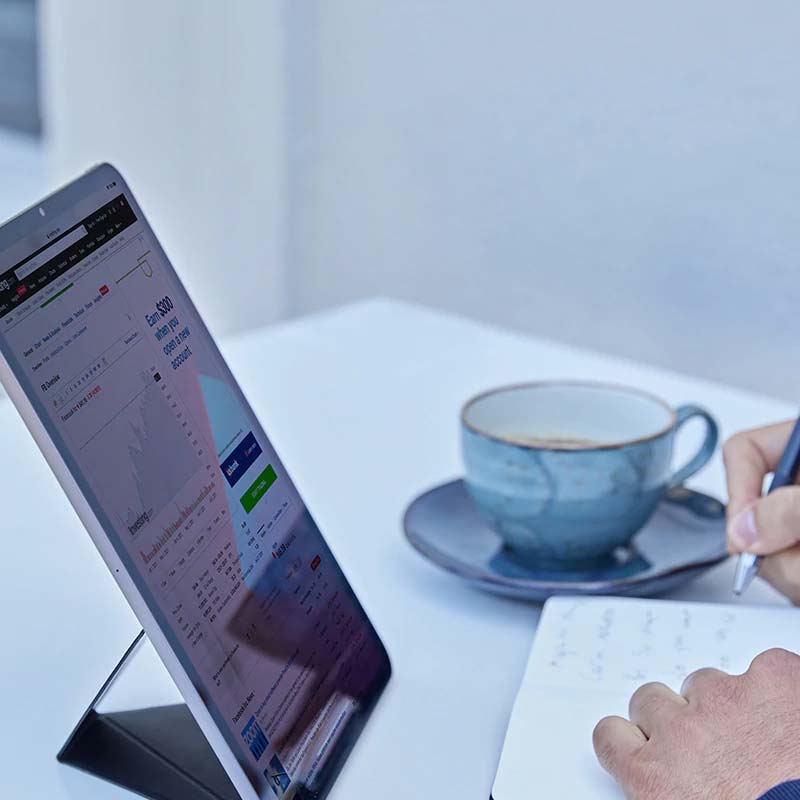 MOFT X Tablet Stand doha qatar www.alamat.qa